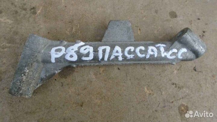 Кронштейн впускного коллектора Volkswagen Passat