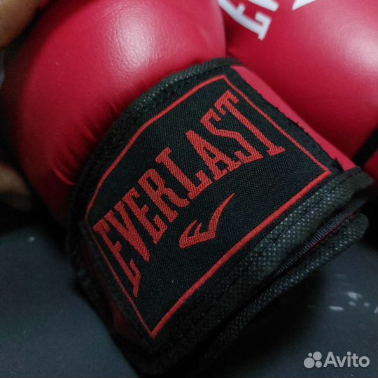 Боксерские перчатки Everlast Red