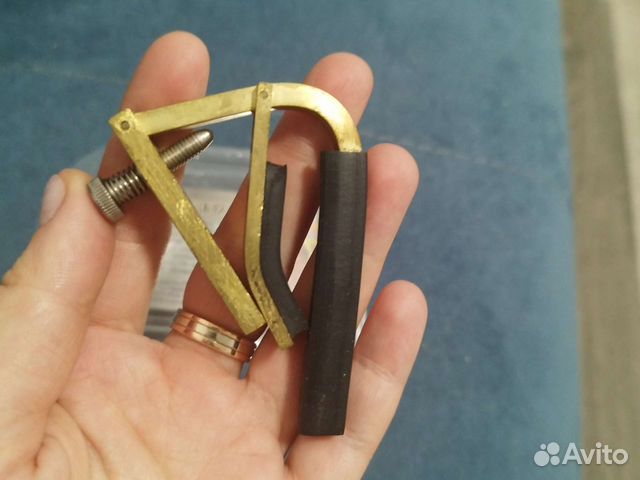 Каподастр для гитары