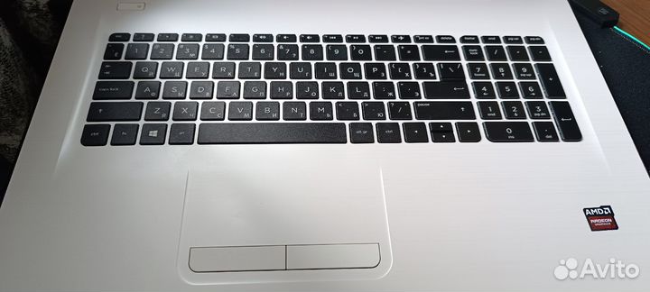 Ноутбук HP белый 17.3