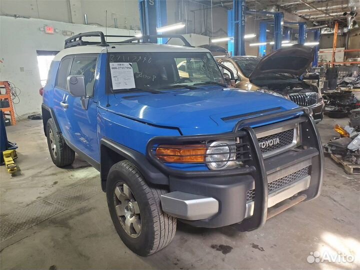 Разбор на запчасти Toyota FJ Cruiser