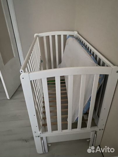 Детская кровать для новорожденных с маятником