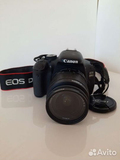 Зеркальный фотоаппарат Canon