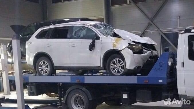 Mitsubishi Outlander 2.0 CVT, 2014, битый, 170 000 км
