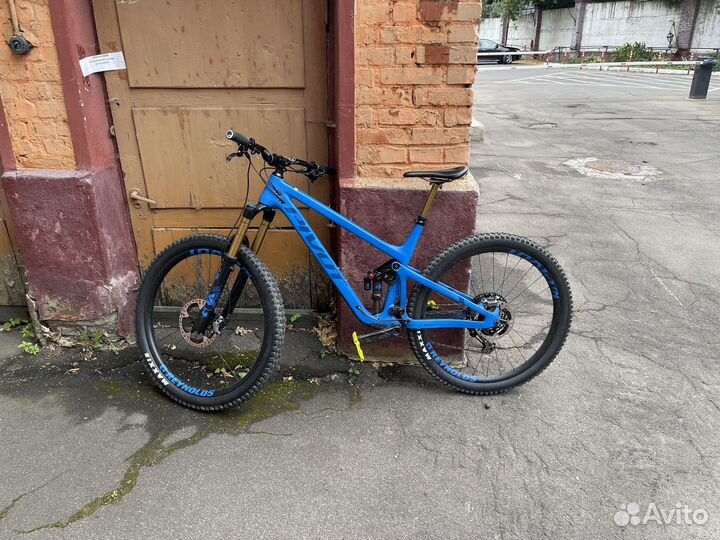 Pivot Switchblade 2022