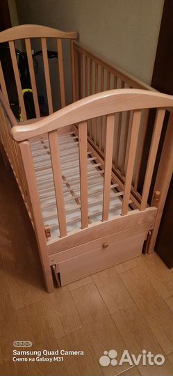 Кроватка детская с ящиком и маятниковым механизмом