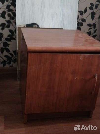 Отдам бесплатно тумбу прикроватную и зеркало б/у