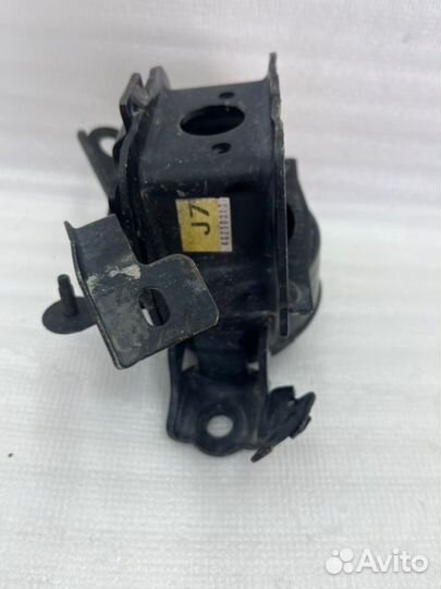 Подушка двигателя правая Toyota Camry V70/V75