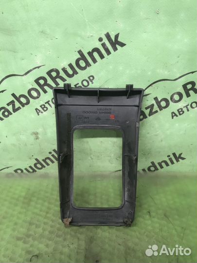 Накладка (кузов внутри) Nissan Sunny (B14) viii ре