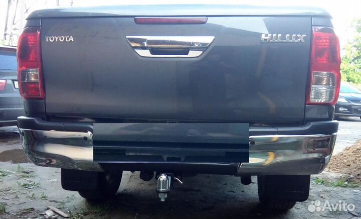 Фаркоп на Toyota Hilux 2015