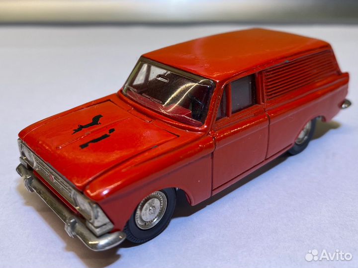 Москвич А6 без ми (красный салон, 3 зажима)