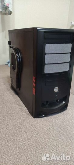 Компьютер с монитром