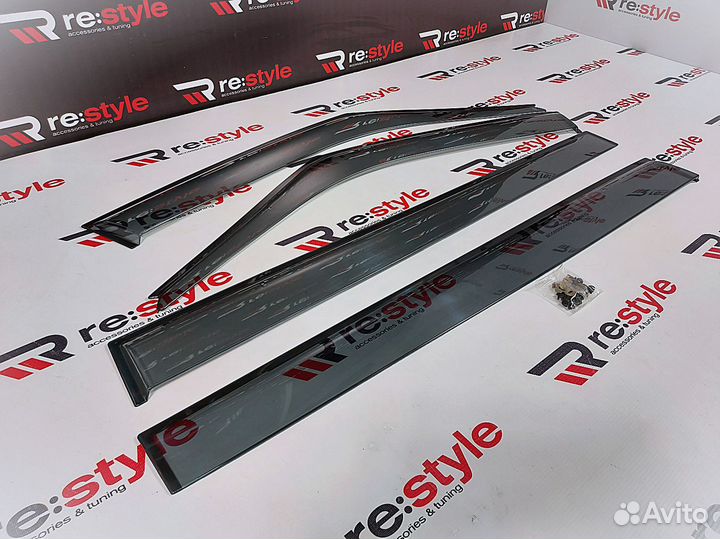 Ветровики Nissan Serena (C26) 10-16г