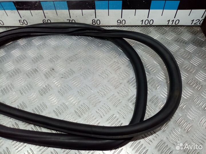 Б/У Уплотнитель двери передний Opel Insigni#001