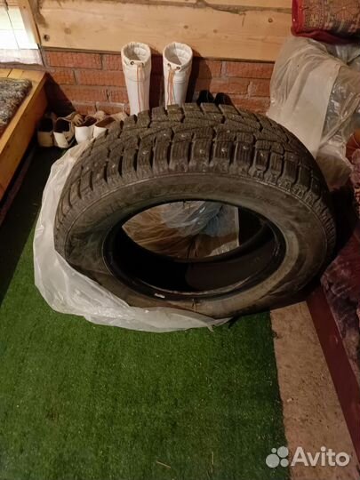 Roadstone Winguard WinSpike 215/65 R16 102