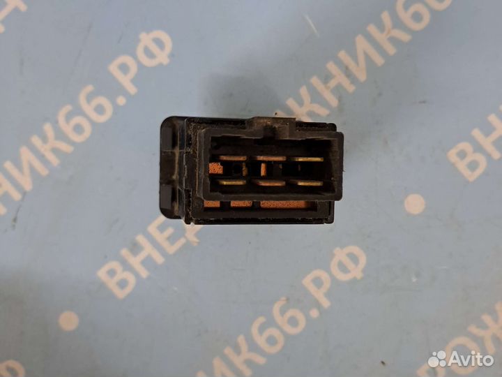 Кнопка включения задней печки белая Pajero 2 97-99