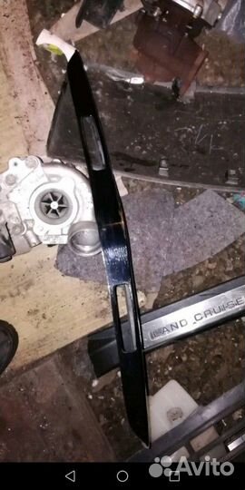 Накладка крышки багажника на Тойоту Камри 40