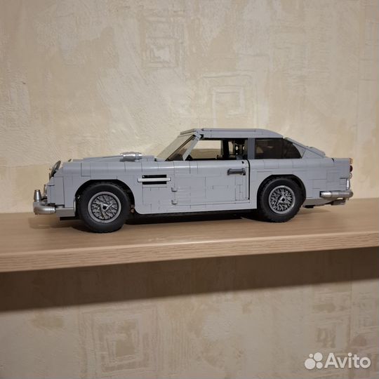 Модель автомобиля Aston Martin DB5