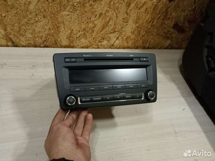 Штатная магнитола на skoda yeti