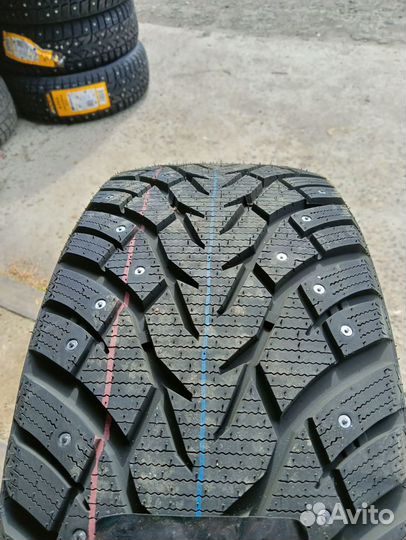 Royal Black Royal Stud 225/45 R17