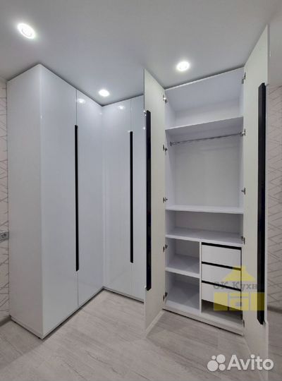 Распашной шкаф