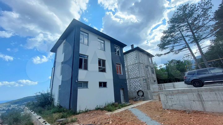 Дом 280 м² на участке 3,9 сот.