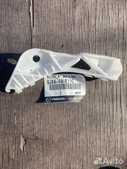 Кpонштейн пеpеднего бампеpа пpавый Mazda 6 GG/GY