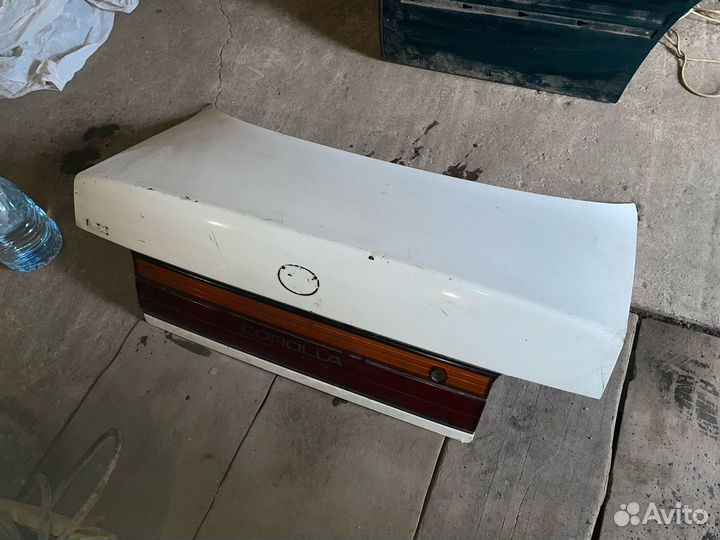 Крышка багажника toyota corolla LX AE100