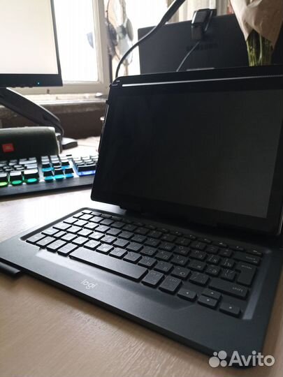 Беспроводная клавиатура Logitech Universal Folio