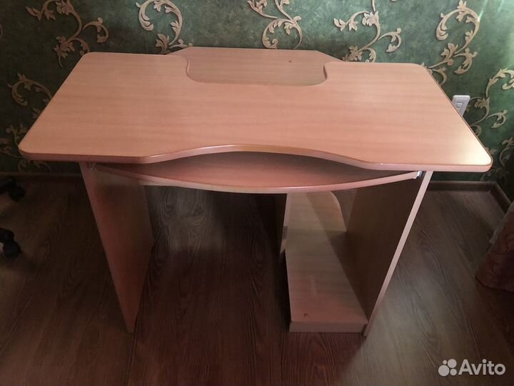 Стол для компьютера