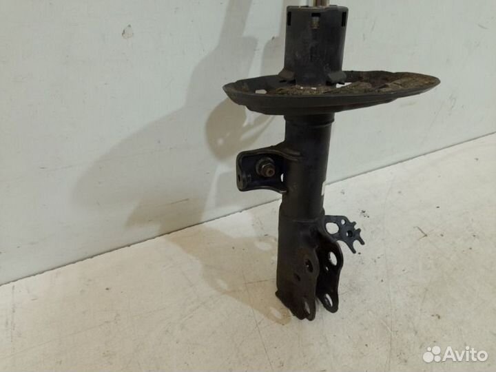 Амортизатор передний правый Toyota Camry V70