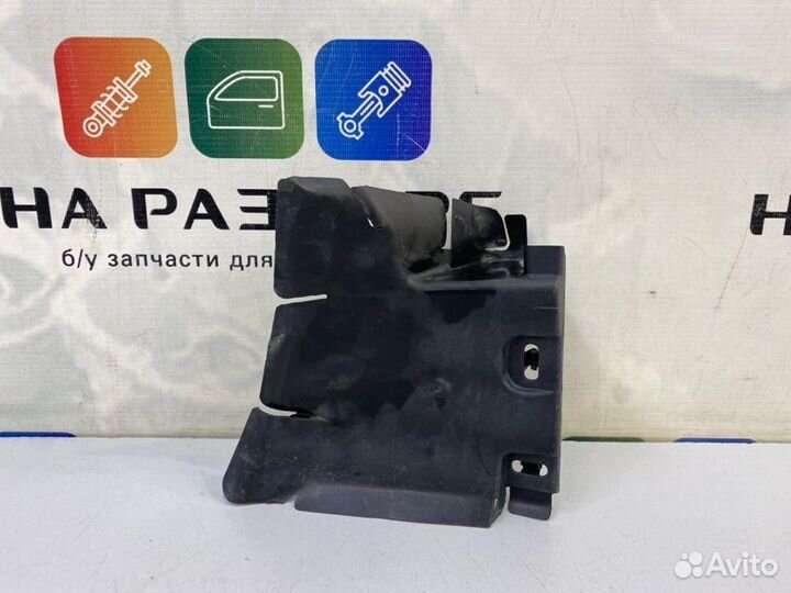 Дефлектор радиатора правый Toyota Camry XV70