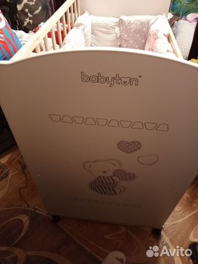 Детская кроватка с бортиками и матрасом