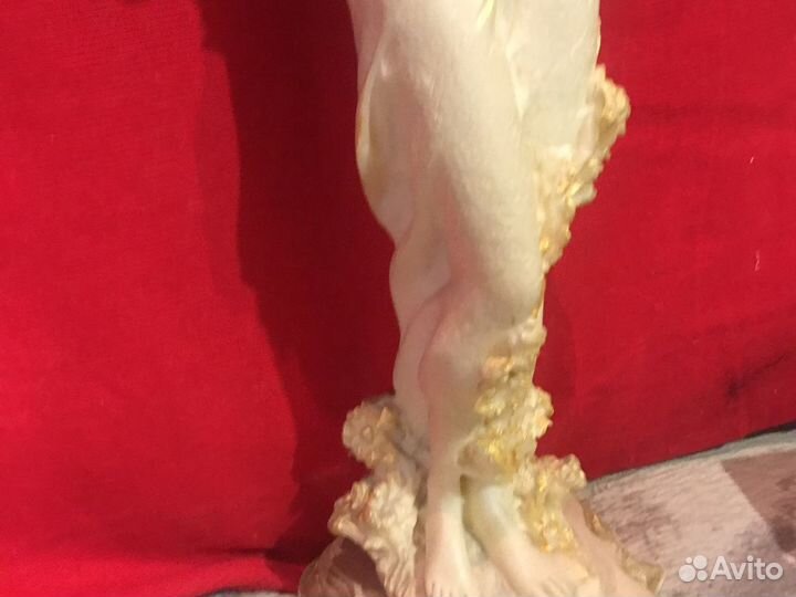 Статуэтка старинная Девушка в шляпе СССР