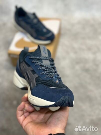 Кроссовки Asics Novablast 3