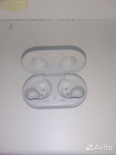 Зарядный кейс для беспроводных наушников Самсунг