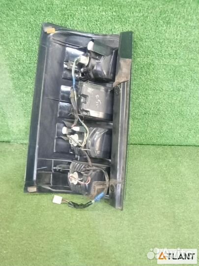 Фонарь задний правый toyota sienta