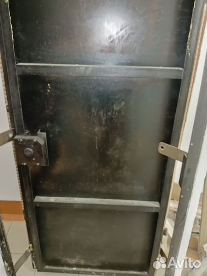 Железная металлическая дверь бу