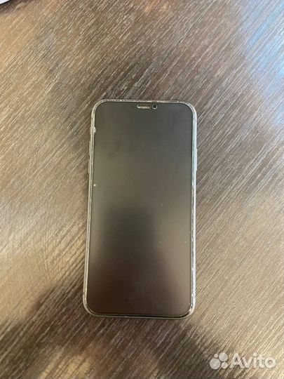 Телефон iPhone 11