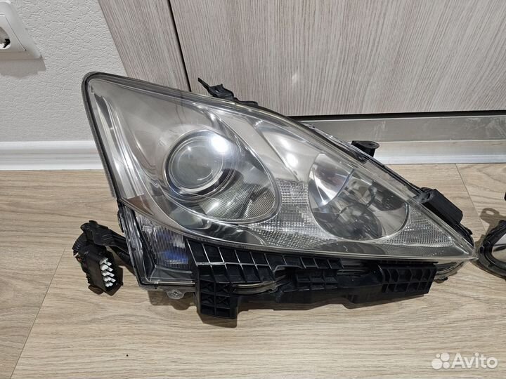 Lexus IS250 фары ксеноновые адаптивные