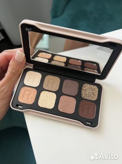 Палетка теней revolution новая
