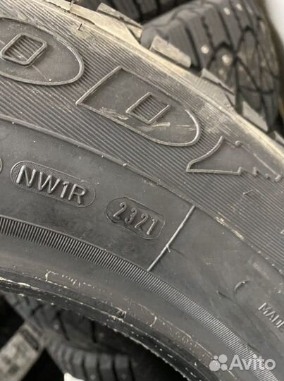 Goodyear Ultragrip 600 215/65 R16 98T