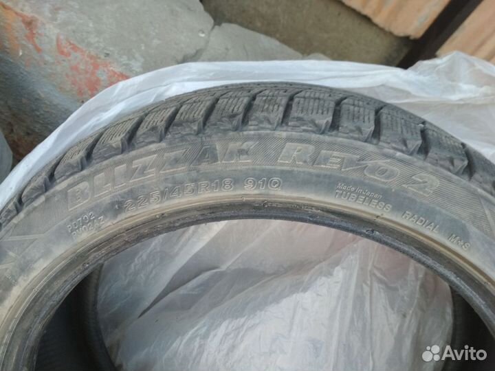 Bridgestone Blizzak Revo2 225/45 R18