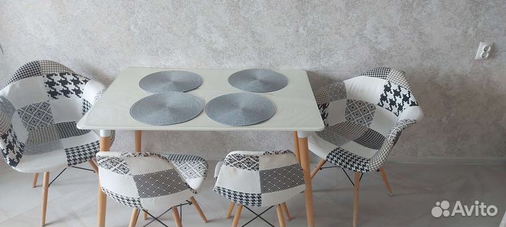 Комплект стульев Eames