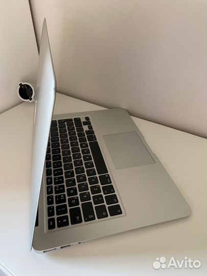 Apple MacBook Air 13-inch 2017