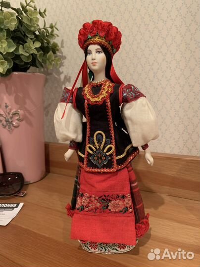 Кукла статуэтка