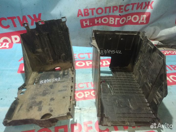 Полка аккумулятора (пластик) Ситроен С4 В7