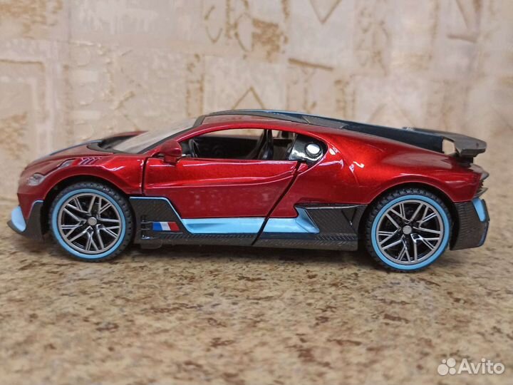 Bugatti Divo красный в масштабе 1 32