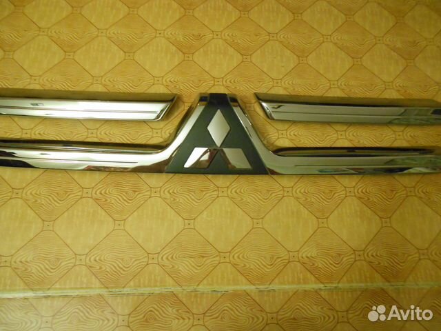 Накладка на решетку радиатора Митцубиси