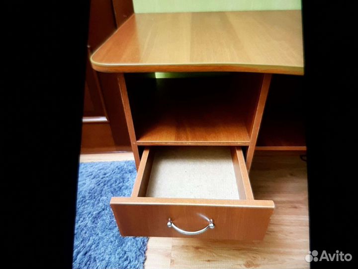 Компьютерный стол